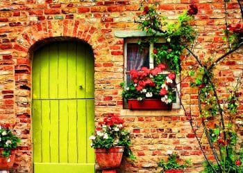 kriteria rumah islami, adab masuk rumah, pintu rumah ilustrasi pintu surga