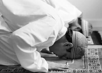 makna sujud, Tips agar tidak ketinggalan shalat subuh tata cara sujud tilawah, tata cara sujud syukur, jika shalat tarawih terlewatkan, keutamaan shalat ashar, amalan yang mendatangkan rezeki, ilustrasi shalat sujud penghapus dosa