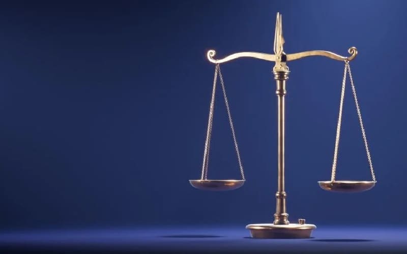 Muslimah, Ini 4 Cara Menghindari Efek Negatif Dunia Maya 4 cara menghindari efek negatif dunia maya, manfaat shalat tasbih, timbangan neraca ilustrasi keseimbangan dunia dan akhirat