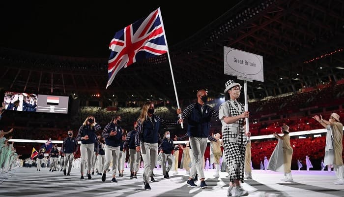 Mohamed sbihi dan tim atlet dari Inggris di  pembukaan Olimpiade Tokyo 2020