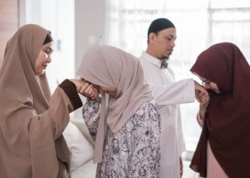 hadis tentang adab, ridha Allah ridha orang tua, hadis tentang berbakti kepada kedua orang tua
