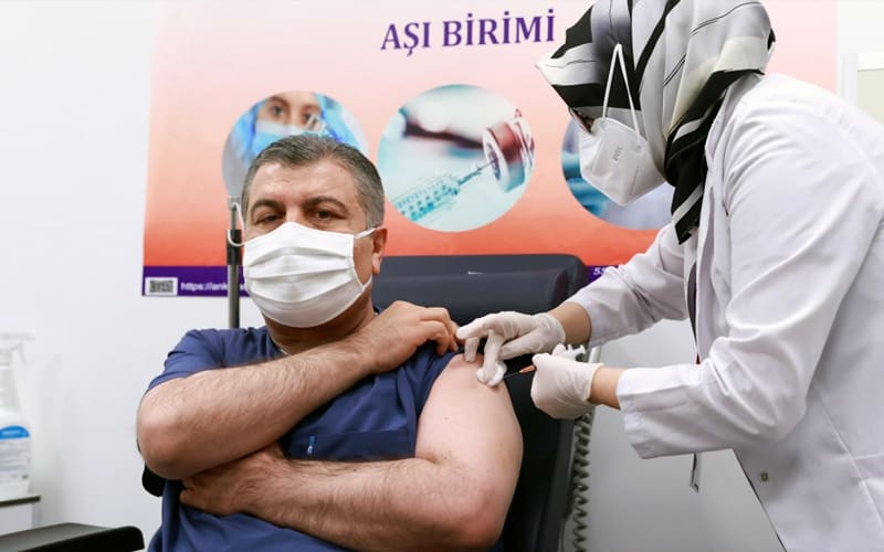 Omicron Masih Gentanyangan Awal Tahun 2022, Vaksin Booster dan 3T Secara Ketat Solusinya 2 Vaksin Covid-19 Antivaksin, Omicron