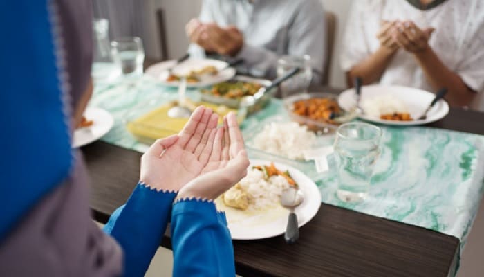 7 Rutinitas Pagi Orang Sukses 6 sarapan makan doa rutinitas pagi