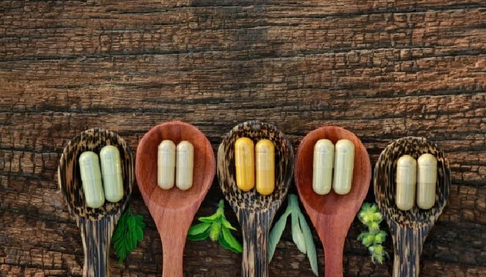 Inilah 10 Bahan Herbal yang Biasanya Terkandung dalam Pil atau Kapsul Suplemen 1 bahan herbal dalam pil kapsul suplemen