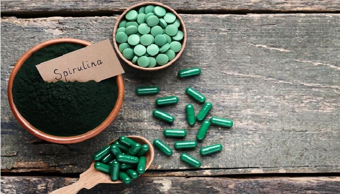 Inilah 10 Bahan Herbal yang Biasanya Terkandung dalam Pil atau Kapsul Suplemen 5 bubuk spirulina bahan herbal
