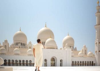 adab masuk masjid, aturan pakaian pria muslim, lelaki masjid ahli surga