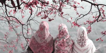 Keutamaan Santun dan Tenang