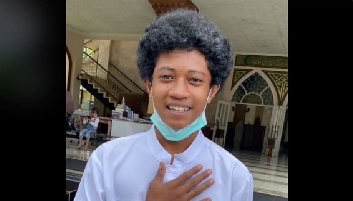 Video Viral Anak Sultan Jaga Masjid, Bikin Kagum Warganet 1 Raja anak sultan jaga masjid di video viral