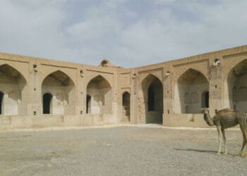 Cara Dakwah Mujadalah billati Hiya Ahsan