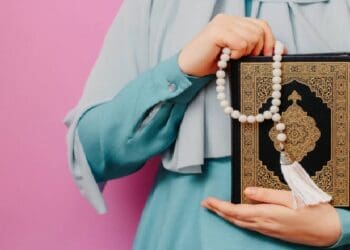 kisah mualaf, dalil alquran tentang perintah berjilbab, ayat tentang wanita di surga, sabar, problematika umat, pandangan Islam tentang Psikologi, gambaran wanita dalam alquran