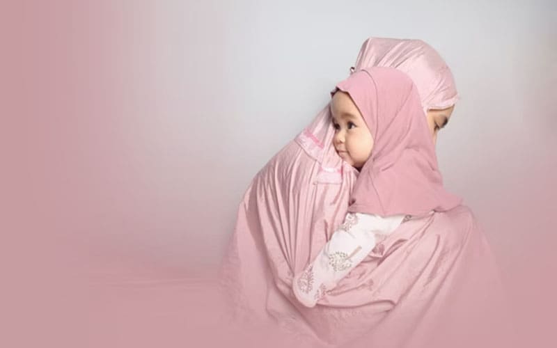 Keutamaan Memuliakan Anak Perempuan 3 Ibu yang Mengantar Anaknya ke Masjid, Menasihati Anak, Keutamaan Memuliakan Anak Perempuan