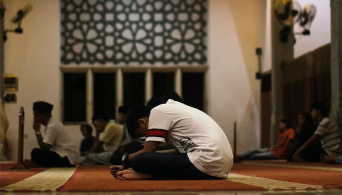 Mengundang Rahmat dan Menolak Bala, 5 Kisah Keajaiban Shalat 2 Mengundang Rahmat dan Menolak Bala