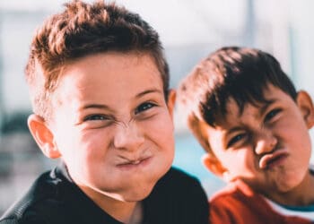 Keutamaan Anak Yatim, Keutamaan Memuliakan Anak Yatim, Mendidik Anak