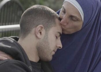 Kewajiban Anak Laki-laki, ibu, Makna Hadist Surga di Bawah Telapak Kaki ibu, Durhaka pada Ibu