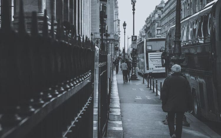 Harga Rumah di Eropa, mualaf, akhir hidup, Adab Bepergian