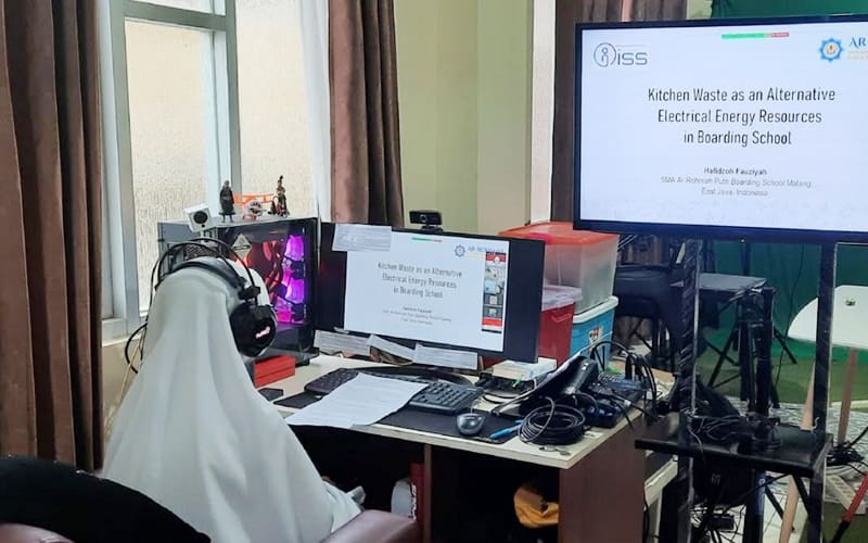 Hukum Suami Meminta Istri untuk Bekerja 2 SMA Ar-Rohmah Malang, Hukum Wanita Bekerja saat Masa Iddah, Hukum Suami Meminta Istri untuk Bekerja