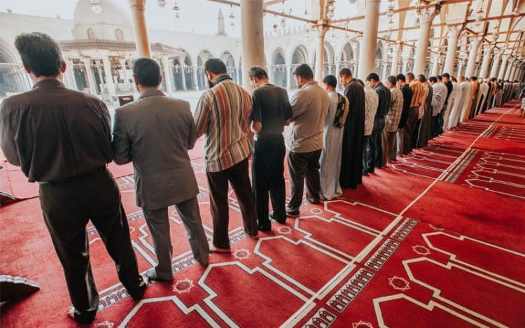 Keutamaan Surat Al-Fatihah dalam Shalat, Imam Lupa Duduk Tasyahud Awal, Hal yang Harus Diperhatikan di dalam Shalat, agama islam, Manfaat Shalat, Jumlah Minimal Orang Shalat Berjamaah, Hukum Shalat Memakai Kaos, Level Shalat, Hukum Menahan Kentut ketika Shalat, Janji Allah SWT bagi Orang Beriman, Doa Qunut, Shalat yang Tidak Diterima Allah, Cara Shalat Khusyu, Cara Rasul Memakai Siwak, Shalat Berjamaah, sholat ghaib, Keutamaan Doa Iftitah, Cara Mencegah Orang yang Berjalan di Depan ketika Shalat, Keutamaan Shalat Subuh, Imam Shalat di Akhir Zaman,, Ukuran 1 Rakaat dalam Shalat, Waktu Makmum Baca Al Fatihah saat Shalat Jahr, Shalat Sempurna, Syarat Takbiratul Ihram, Hukum Mengulang Surat yang Sama ketika Shalat, Hukum Muslim Meninggalkan Shalat Fardhu, Kriteria Masjid untuk Itikaf, Hukum Menahan Kentut ketika Shalat,, Hukum Shalat dalam Keadaan Junub, Imam dalam Shalat, Hukum Shalat dalam Keadaan Menahan Lapar atau Keluar Angin, Syarat Imam dalam Shalat, Sunah Shalat