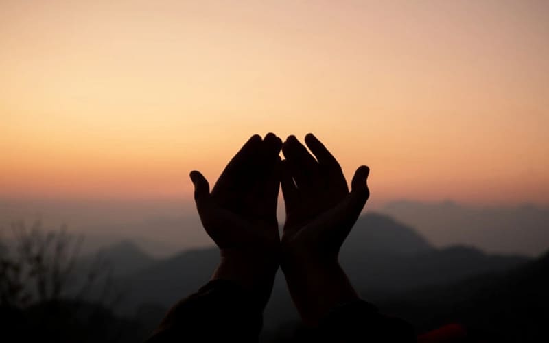 Agar Terkabul, Inilah 14 Adab Berdoa 4 Perlakuan Istimewa Malaikat pada Orang Beriman, Waktu Berdoa yang Mustajab, solusi untuk ikhlas, orang banten, Cara Mencintai Allah, Kandungan Doa Sapujagat, Adab Berdoa