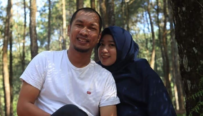 Cerita Rina Rinz di Balik Berdirinya LovRinz Publishing, Penuh Motivasi dan Inspirasi 2 Rina Rinz dan suami, lovRinz