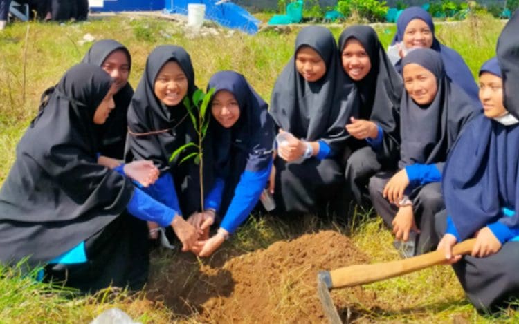 SMP SMA Buqatun Mubarakah Pondok Pesantren Darul Aman Gombara Makassar Gelar Bazar, Roots Day dan Tanam Pohon di Hari Guru Nasional 2021 1 Hari Guru Nasional