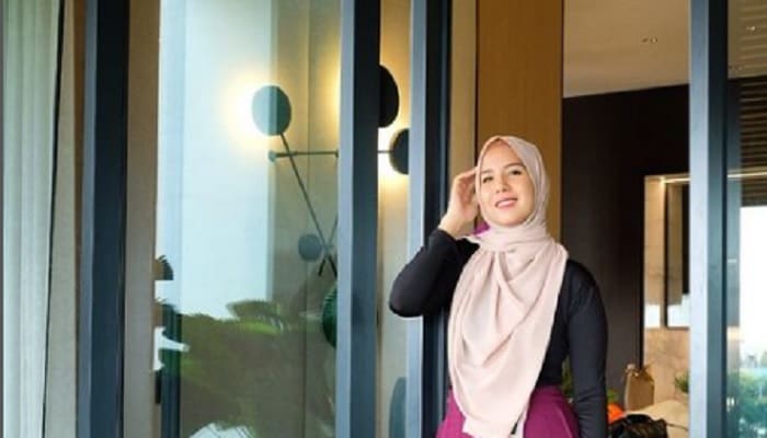 Belajar Berhijab, Tya Ariestya Bingung Pilih Outfit 1 Tya Ariestya