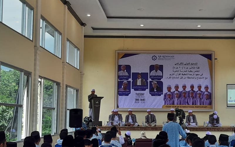 Hafal Al Qur'an,12 Santri Ar-Rohmah Tahfidz Malang Diuji 5 Syeikh dari Luar Negeri 2 Santri Ar-Rohmah Tahfidz Malang