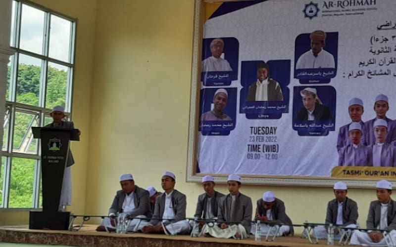 Hafal Al Qur'an,12 Santri Ar-Rohmah Tahfidz Malang Diuji 5 Syeikh dari Luar Negeri 3 Santri Ar-Rohmah Tahfidz Malang
