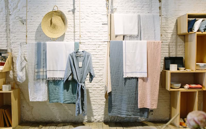 3 Waktu Mandi yang Tidak Tepat 3 Baju di Kamar Mandi,. Tata Cara Mandi Wajib yang Benar, Alasan Jangan Menumpuk Pakaian di Kamar Mandi, Tata Cara Mandi Wajib, Adab saat di Kamar Mandi, Mandi Janabah, Larangan Buang Air Panas di Lubang Kamar Mandi, Hukum Puasa, Hukum Jima di Kamar Mandi, Hukum Melihat Aurat Saat Mandi, mani, Waktu Mandi yang Tidak Tepat