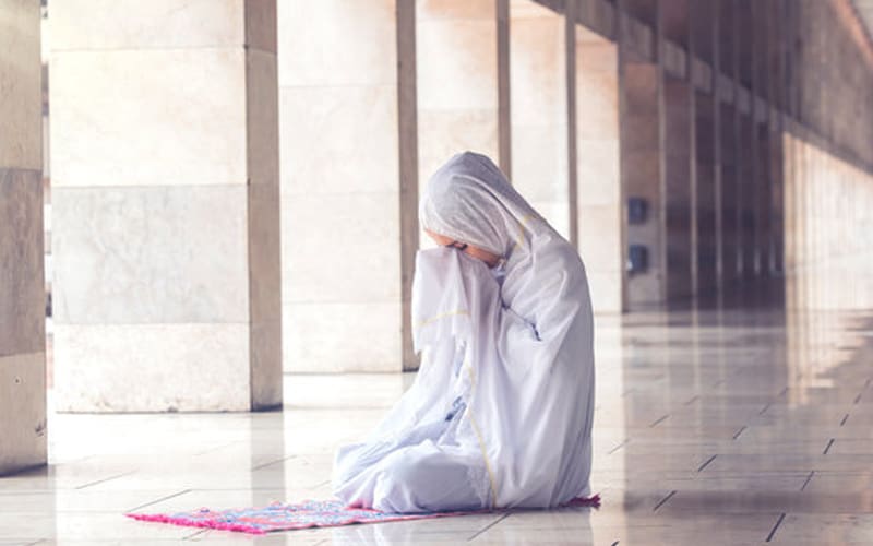 Miss V Keluarkan Angin Saat Shalat, Apa dan Bagaimana 4 Kesalahan soal Mukena yang Membuat Shalat Tidak Sah, Miss V Keluarkan Angin Saat Shalat