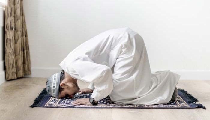 Kesalahan dalam Sujud yang Harus Dihindari 1 kesalahan dalam sujud