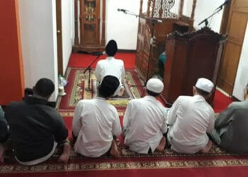 Alasan Tidak Shalat Shubuh di Masjid untuk Laki-laki, Shalat Berjamaah, Keutamaan Shalat Shubuh, Keutamaan Sunnah Qabliyah Shubuh, Adab Masuk Masjid, Keistimewaan Sholat Subuh, pintu setan, Keistimewaan Shalat Shubuh, Tempat Dilarang Shalat, Hukum Lelaki Shalat tanpa Peci, Rahasia Shalat Shubuh, Jumlah Rakaat Shalat Tarawih, Shalat Tarawih,, Keutamaan Istighfar setelah Shalat, Mengapa Shalat Membuat Sehat, Amalan setelah Shalat, Istighfar setelah Shalat, Ketentuan Shalat Jamaah