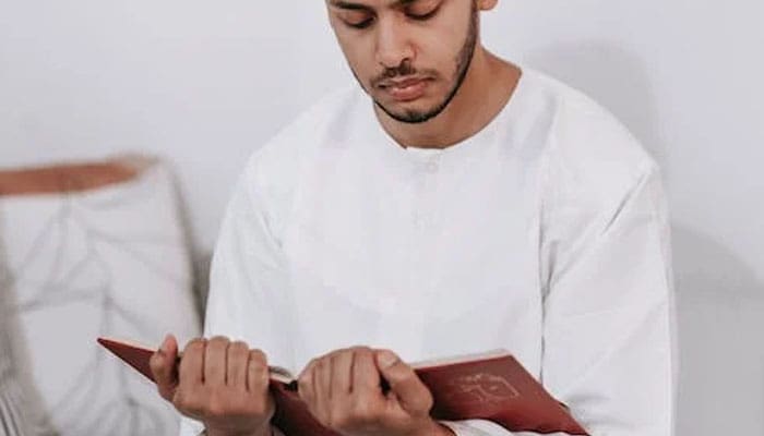 Tidak Pernah Terduga, Inilah Efek Baca Al-Quran di Rumah Seorang Muslim! 2 Perbedaan Surat Makkiyah dan Madaniyah, Surah Al Fatihah, Keutamaan Surah Ar-Rahman, Keutamaan Membaca Quran, Hukum Membaca Quran dengan Suara Keras, Macam Hafizh, Hukum Kentut Ketika Membaca Al-Quran, Efek Baca Al-Quran