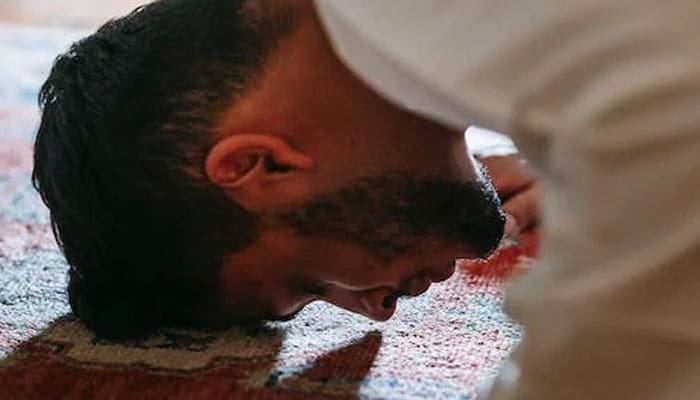 iman, Hukum Shalat tanpa Peci,