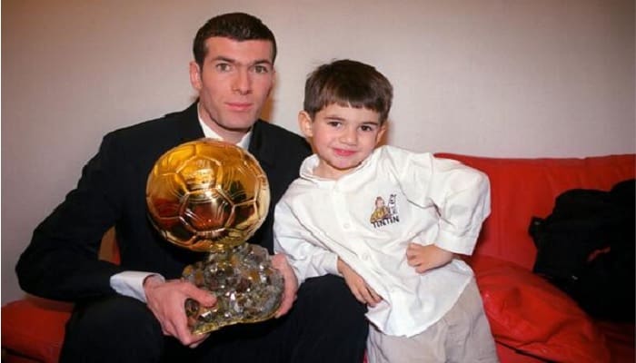 Inilah 3 Bintang Sepakbola Muslim Peraih Ballon d'Or Sepanjang Sejarah 3 Zinedine Zidane (1998) muslim peraih Ballon d'Or