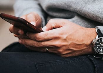 Gadget, teknologi, Hukum Penggunaan Shopee Pay, Hukum Menggunakan Bacaan Al-Quran Sebagai Nada Dering HP, HP kentang