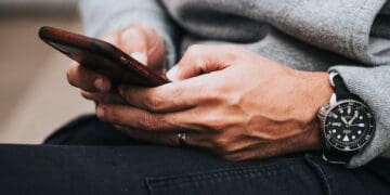 Gadget, teknologi, Hukum Penggunaan Shopee Pay, Hukum Menggunakan Bacaan Al-Quran Sebagai Nada Dering HP, HP kentang