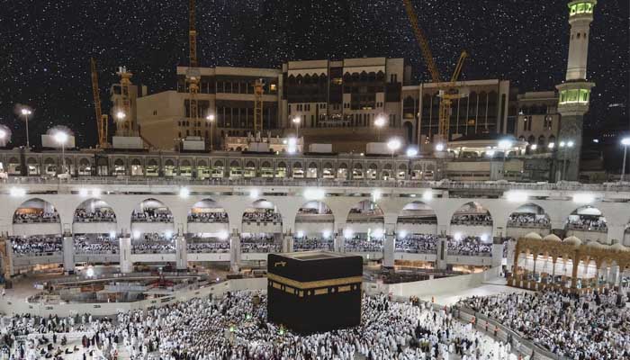 Ini Penjelasan Kenapa Pesawat Dilarang Melintasi Langit Kabah 1 kabah, pesawat, haji, mahram
