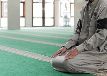 Hukum Lelaki Shalat tanpa Peci, Kelompok Manusia di Bulan Ramadhan, Keutamaan Istighfar setelah Shalat, Hukum Qadha Shalat untuk Orang yang Sudah Meninggal, Cara agar Shalat Istikharah Jitu, Shalat Khusus untuk Menambah Rezeki, Hukum Orang Shalat di Bajunya Ada Najis, Keutamaan Shalat Dhuha