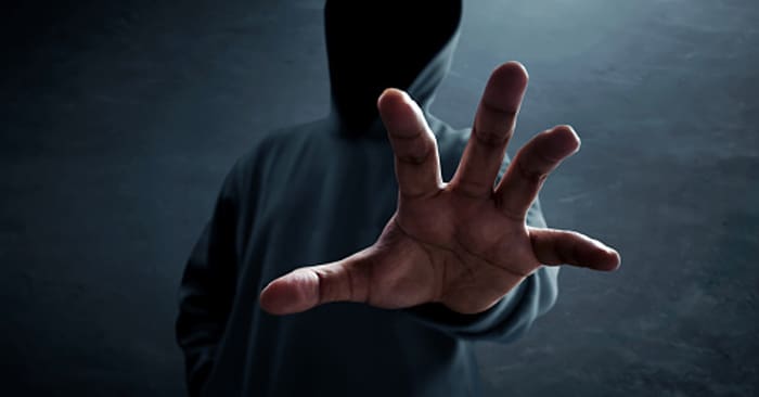 Mengapa Orang Bisa Kerasukan Jin padahal Rajin Shalat dan Dzikir? 2 maut, iblis, Ikatan Setan, dosa besar, pintu setan, Sejarah Iblis Memusuhi Manusia, Godaan Setan, Arwah Gentayangan, Pintu Setan dalam Menyesatkan Manusia, Amalan Paling Berat, Tipe Manusia di Akhir Zaman, Jin