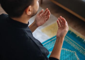 Keutamaan Dzikir Al-Matsurat, Doa, Syarat Terkabulnya Doa, Amalan yang Pahalanya Besar, Cara Hidup Berkah, Kekuatan untuk Selesaikan Masalah, Sabar, prinsip tawakal, Kebahagiaan, Tanda Orang Bertaqwa, Keutamaan Takwa, Amalan Ikhtiar Penghapus Dosa, Orang Shalih, Manisnya Iman, Doa saat Menghadapi Kesulitan, Iman,Istighfar, ciri mukmin yang beruntung, Taubat dan Istighfar