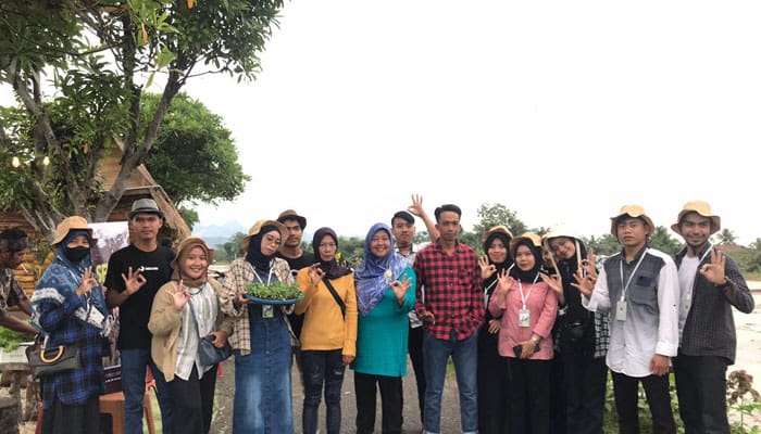STIES Indonesia Purwakarta Gelar Pelatihan Urban Farming di MeWah 3 STIES Indonesia Purwakarta