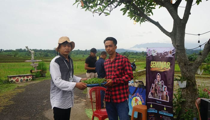 STIES Indonesia Purwakarta Gelar Pelatihan Urban Farming di MeWah 2 STIES Indonesia Purwakarta