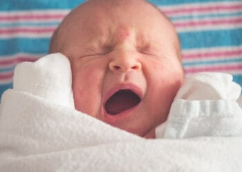 Cara Atasi Asam Lambung pada Bayi