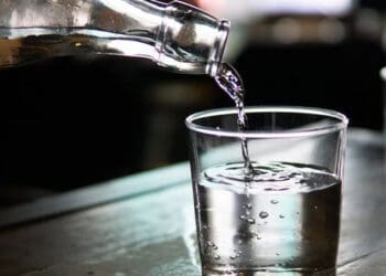 Niat Batalkan Puasa tapi Tidak Jadi, Cara Ketahui Keaslian Air Zamzam, Penyakit yang Diakibatkan Akibat Minum Miras, khamr, Hukum Minum Sambil Berdiri