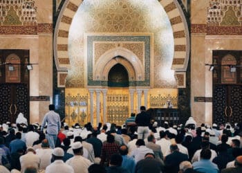 Shalat Tarawih, Kemuliaan yang Didapatkan Orang yang Shalat Tepat Waktu, Shalat, Hukum Mengumumkan Barang Hilang di Masjid, Taraweh, Najis, , Adab Menghadiri Shalat Jumat