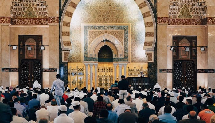 Kemuliaan yang Didapatkan Orang yang Shalat Tepat Waktu 2 Shalat Tarawih, Kemuliaan yang Didapatkan Orang yang Shalat Tepat Waktu