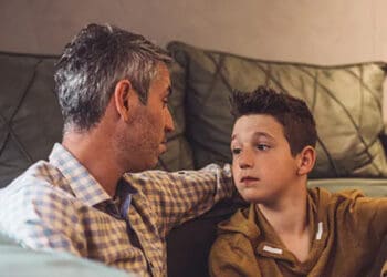 Adab Anak pada Kedua Orangtua, Keutamaan Memuliakan Anak Yatim, Definisi Anak Yatim,Kesalahan dalam Mendidik Anak, umur, Kesalahan Orangtua terhadap Anak