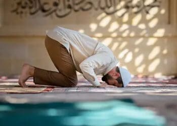 ibadah, Shalat Membuat Sehat, sutrah, Doa yang Dibaca ketika Sujud, Najis, doa, Cara Sujud Rasulullah, Hal yang Jangan Dilakukan di Dalam Sholat
