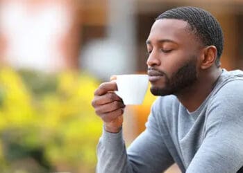 Sebab Tidak Boleh Minum Sambil Berdiri