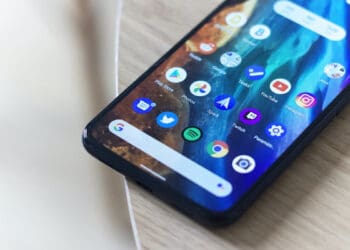 Cara Bersihkan Barang Elektronik yang Terkena Najis, santri, Hukum Menggunakan Bacaan Al-Quran Sebagai Nada Dering HP